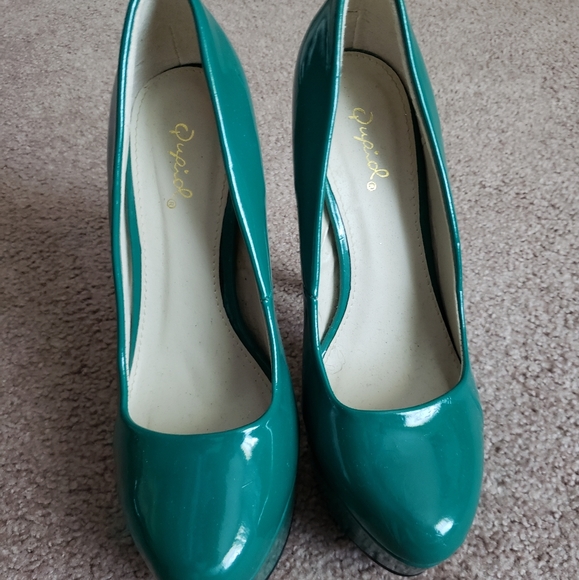 Platform Heels - Picture 4 of 10